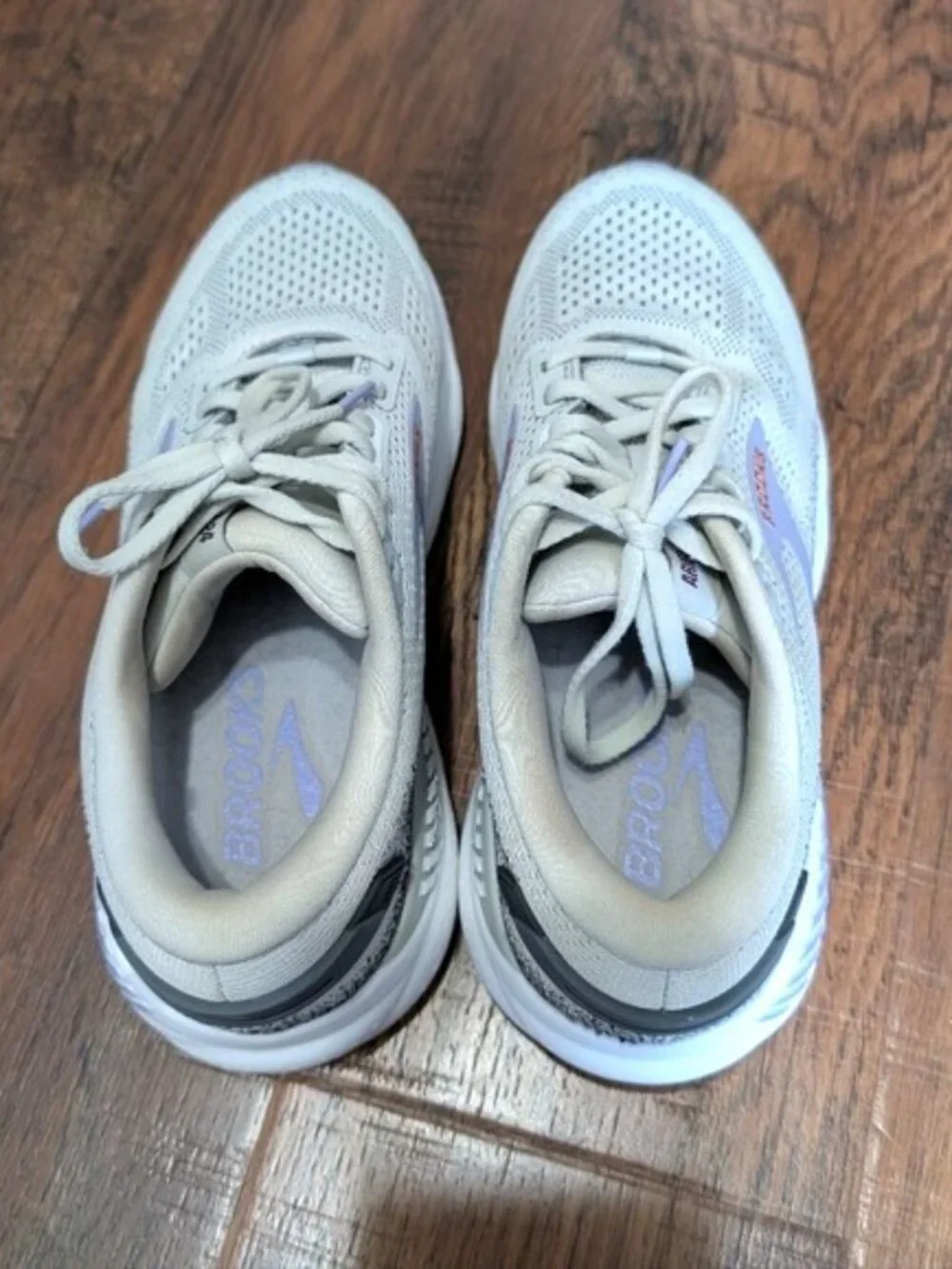 Brooks Ariel GTS 24 - Light Gray and Lilac Women's Running Shoes - 8.5B - EUC